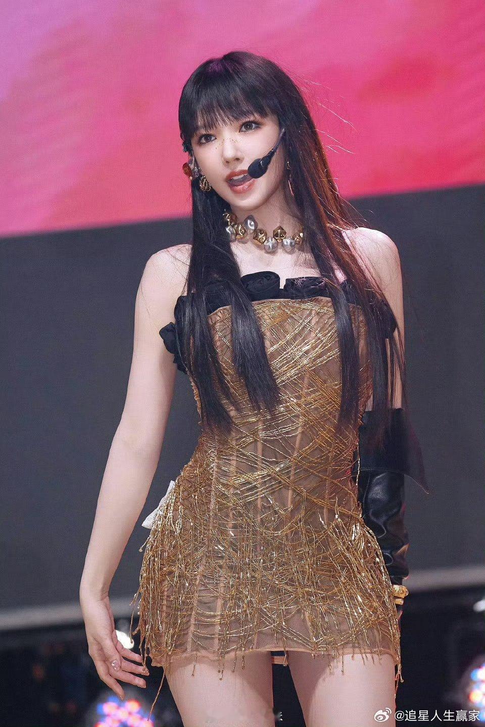 程潇正常灯光下的状态吧，离开大顶光，这才是潇妹真实的美貌​​​
