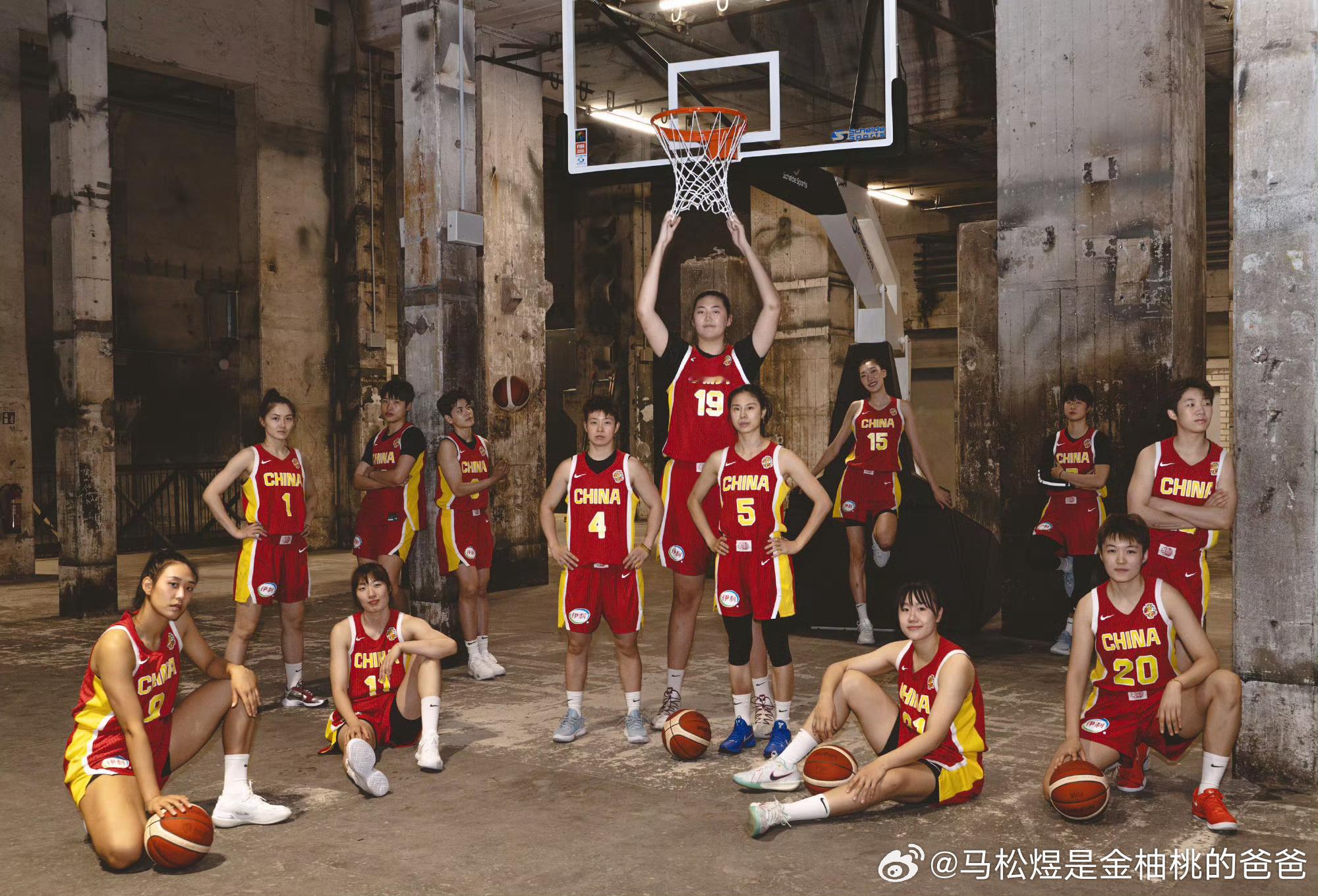 今天晚上的韩旭一定无比想念李月汝、李梦、黄思静、孙梦然、潘臻琦当然也包括张茹！这队伍里根本没有锋线，