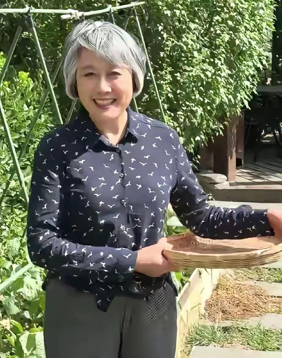 看着一脸慈祥温柔，太熟悉了，但没想起是谁？你能认出她是谁吗？