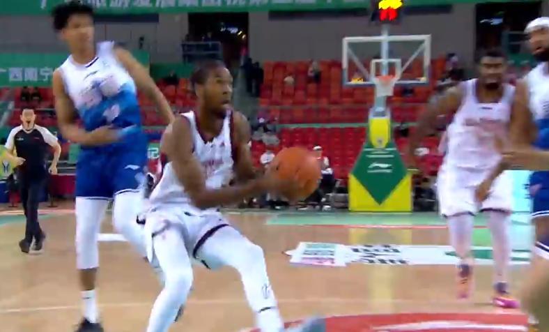 吴前16+5+5，新疆本土球员无人得分上双，浙江男篮战胜新疆取得杯赛开门红！北京