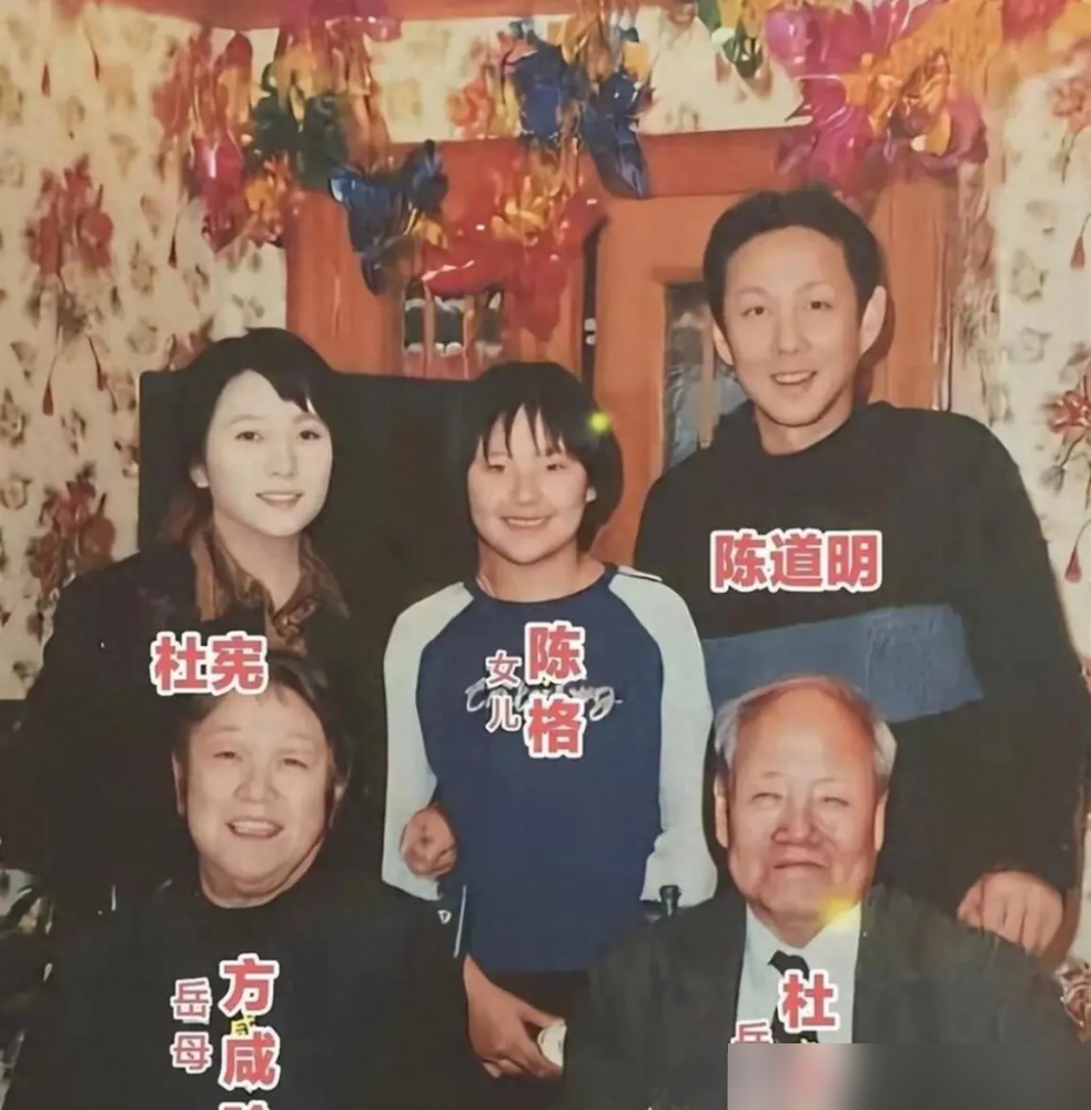 现在的顶级老戏骨，当年差点因为跑龙套把老婆看丢了。陈道明还没出名时，杜宪已经是北广的学生，家里背景显
