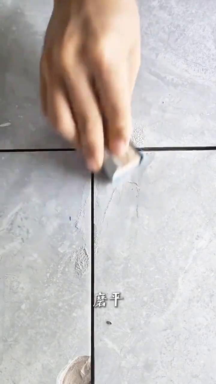 没废话，这么个玩意！·瓷砖破损，刮，刮，磨平，擦。有图案的地砖，描下纹路。·
