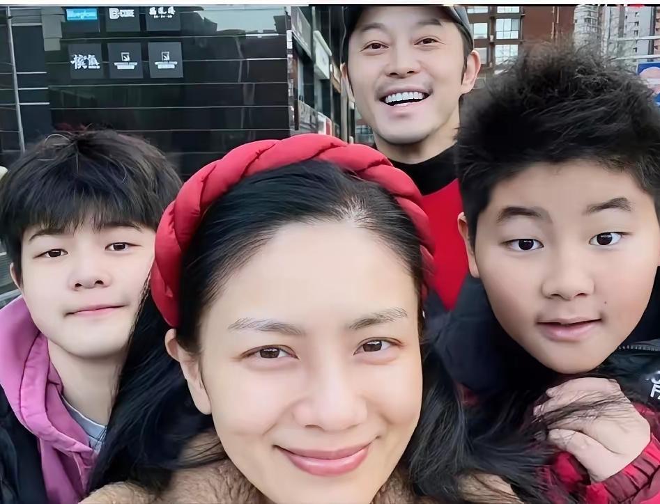 沙溢这下解释不清了不是因为儿子英国上学而是单眼皮冲上热搜，我倒觉得，比起颜值