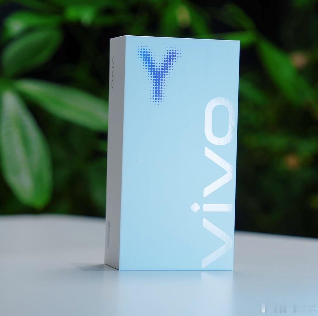vivoY500国民神机龙晶紫，名字好评[doge]8200毫安时蓝海电池超猛