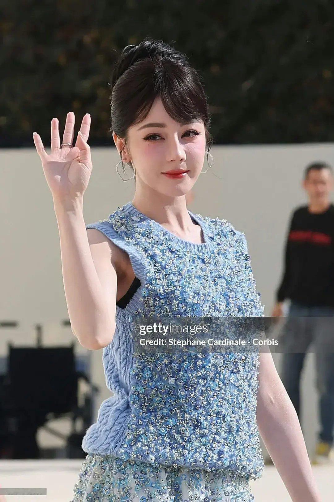 8的脸怎么有点馒化，，，肿肿的，打biubiu了？​​​
