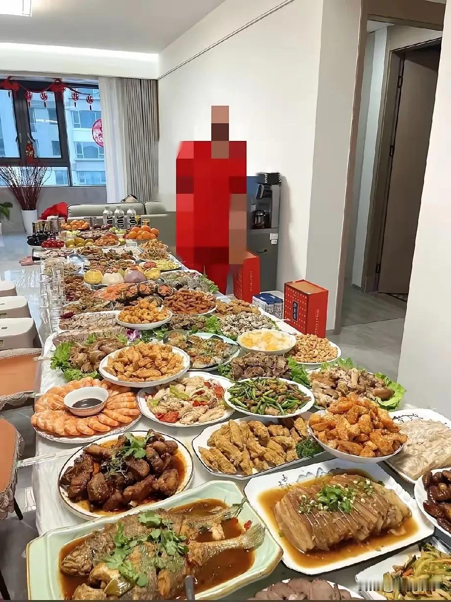 看到网友晒的年夜饭，我真是自愧不如！我们家三口人，我还特意忙活了16道菜，本