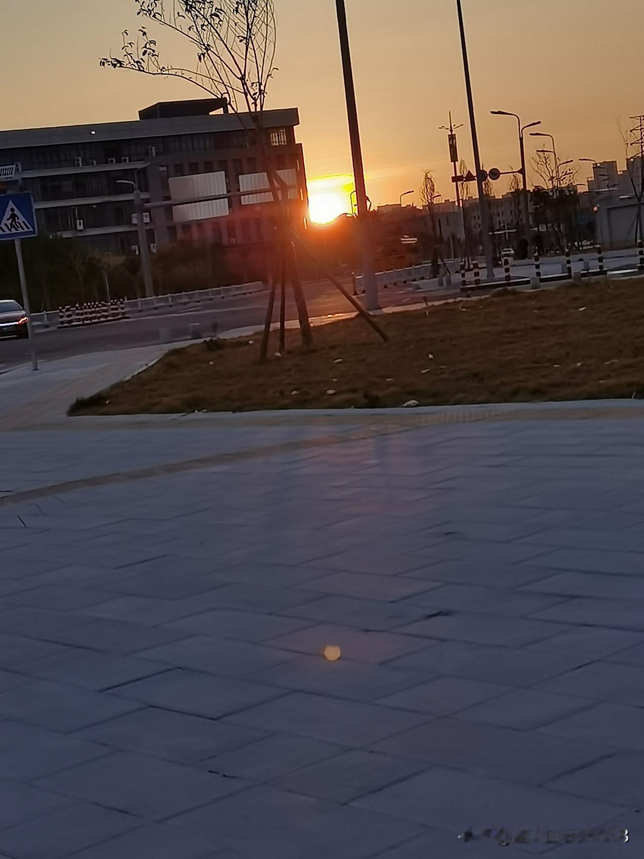 刚才看了一个友友的文章，他说他炒股15年，亏得一无所有，欠下20万债务，现在准备