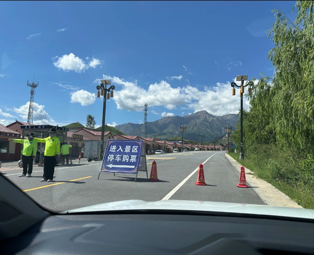 景区强收“过路费”, 任性又短视