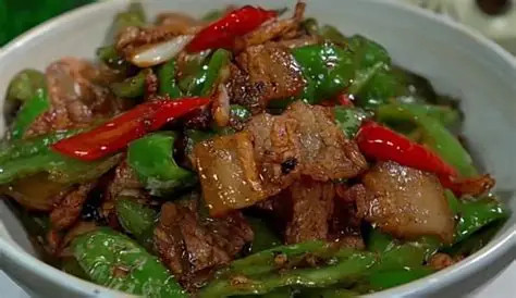 万物皆可辣椒炒肉美食万能公式解锁！任何食材搭配青椒五花肉猛火翻炒，万物皆能变身下