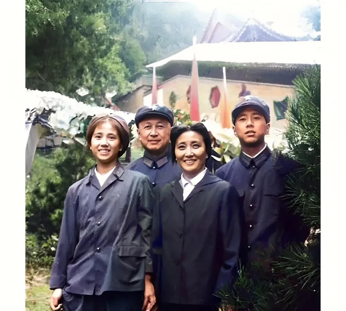 一张摄于1973年的老照片，钱学森一家的珍贵合影，都收藏起来吧！