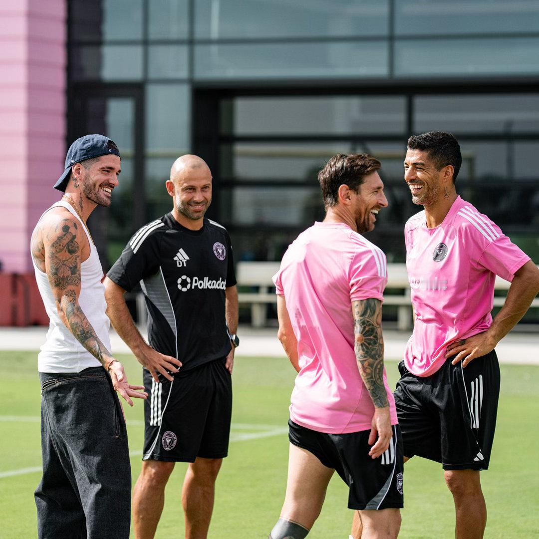 🚨根据根据DSportsAR的报道，马斯切拉诺辞职是因为更衣室关系紧张。传言