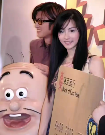 前两天刷到谢霆锋和张柏芝过去的合照，瞬间被甜到。那个时候，谢霆锋不是“锋味主厨”