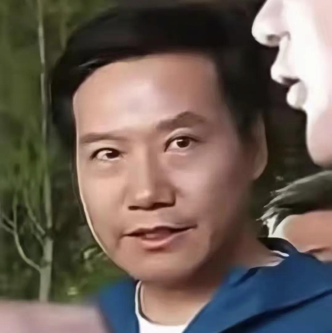 因为没有打灯光看不清脸，有点担心，雷军的摄影师会不会被辞退雷军最近的直播，在
