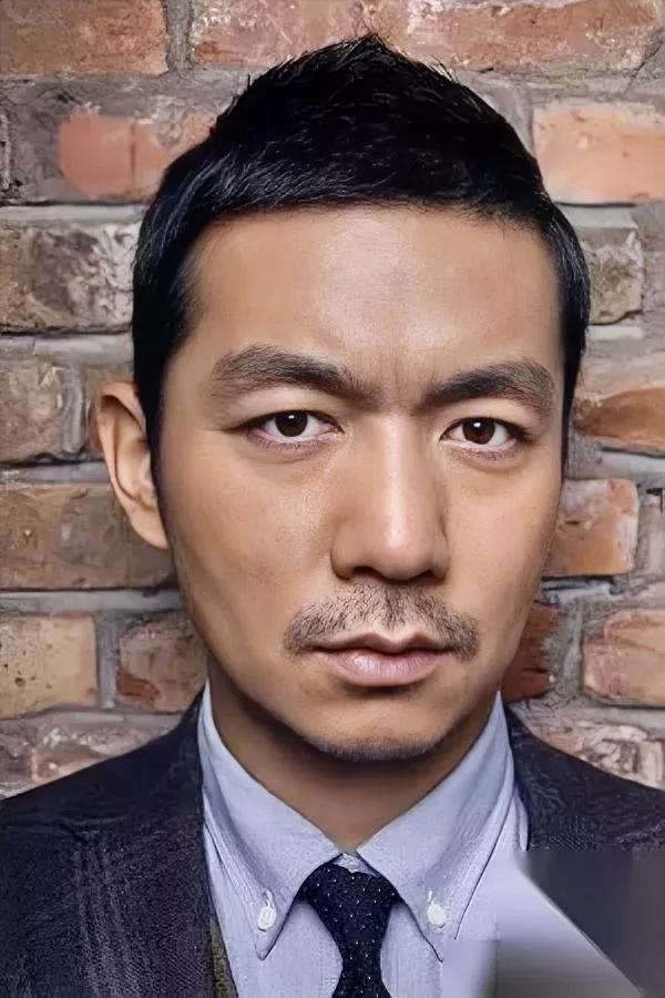 替同学出头被北影开除你猜他后来把路走成啥样？邢佳栋当年栽这一下子，直