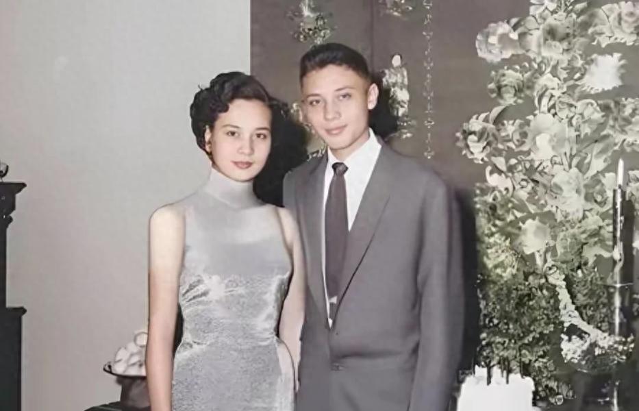 蒋孝章与蒋孝文在蒋介石寿宴合影，她颜值高却因身份特殊无人追求吗？1950年代