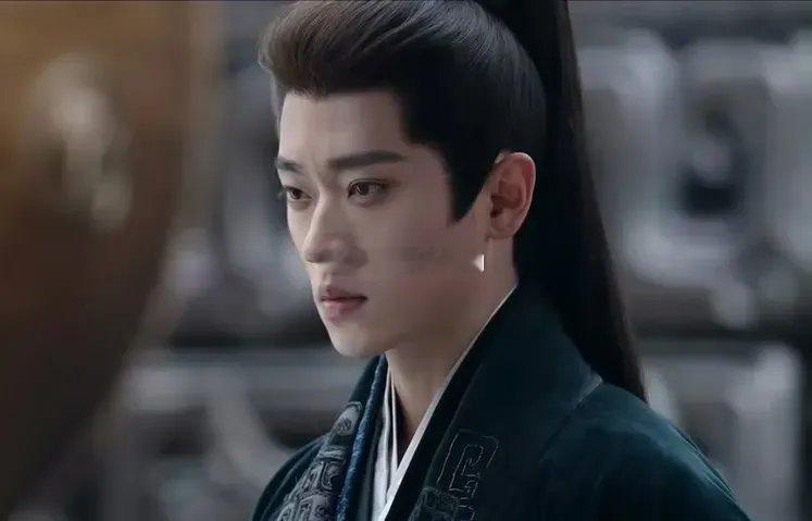 来聊聊《锦月如歌》的男主。实话说，我对他的表现真有点一言难尽，完全get不到呀。