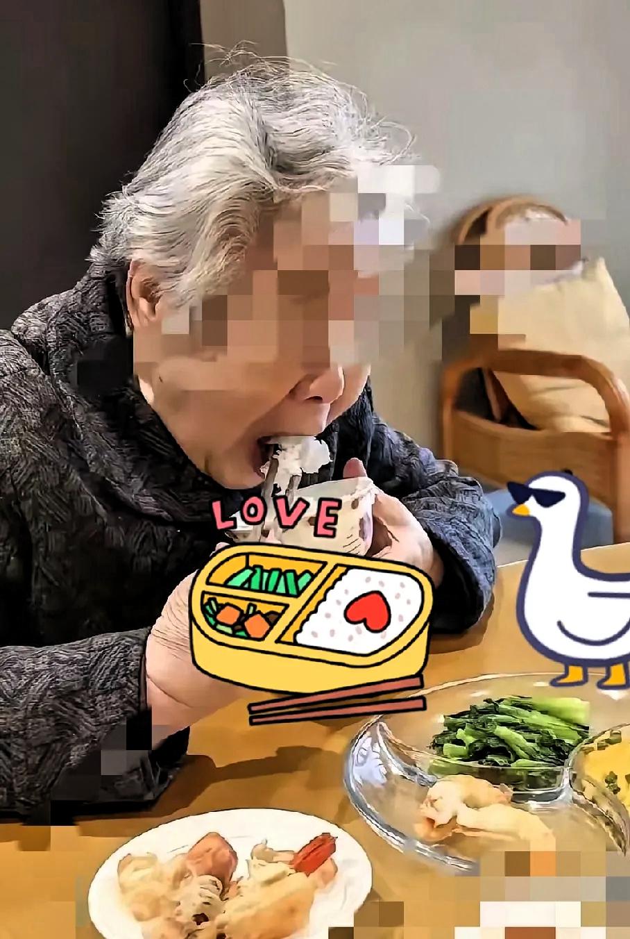 儿子出轨跟小三跑了，独居老太搬进儿媳家，把退休金存折往桌上一拍：从今往后，你是我