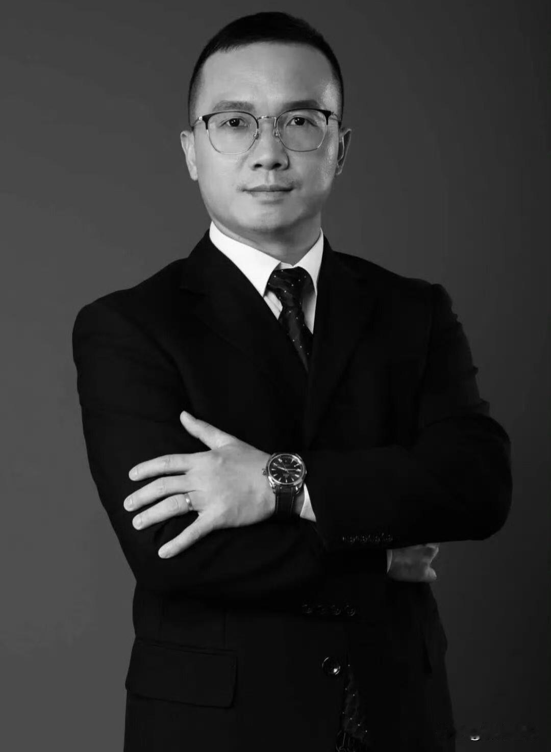 看到44岁富豪欧健去世的消息，我默默关掉了电脑。这位掌管着蒙娜丽莎集团旗下