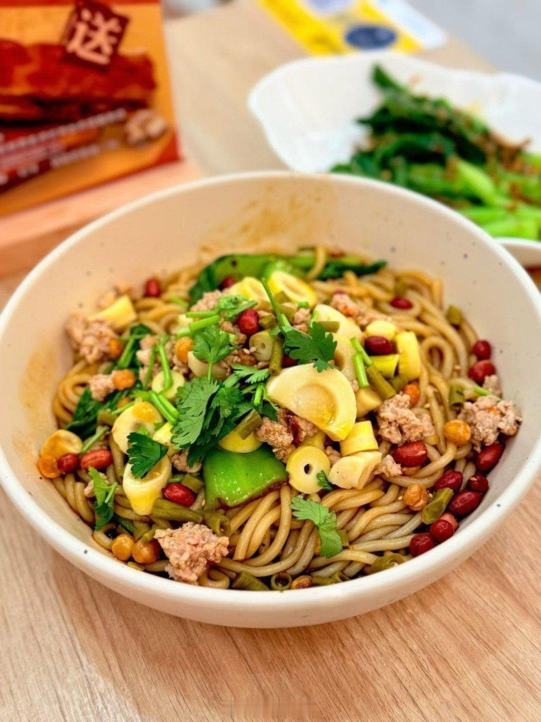 吃了2周多的清淡的粤菜、台湾菜、淮阳菜等等，乖妈的胃已经提出抗议了。今天她决定在