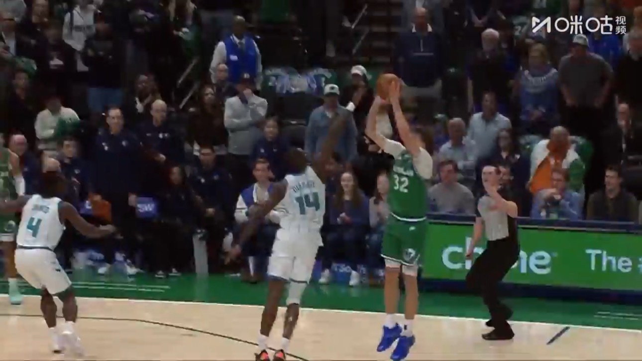 弗拉格关键三分扳平，他已经得到了49分，比赛还有33秒