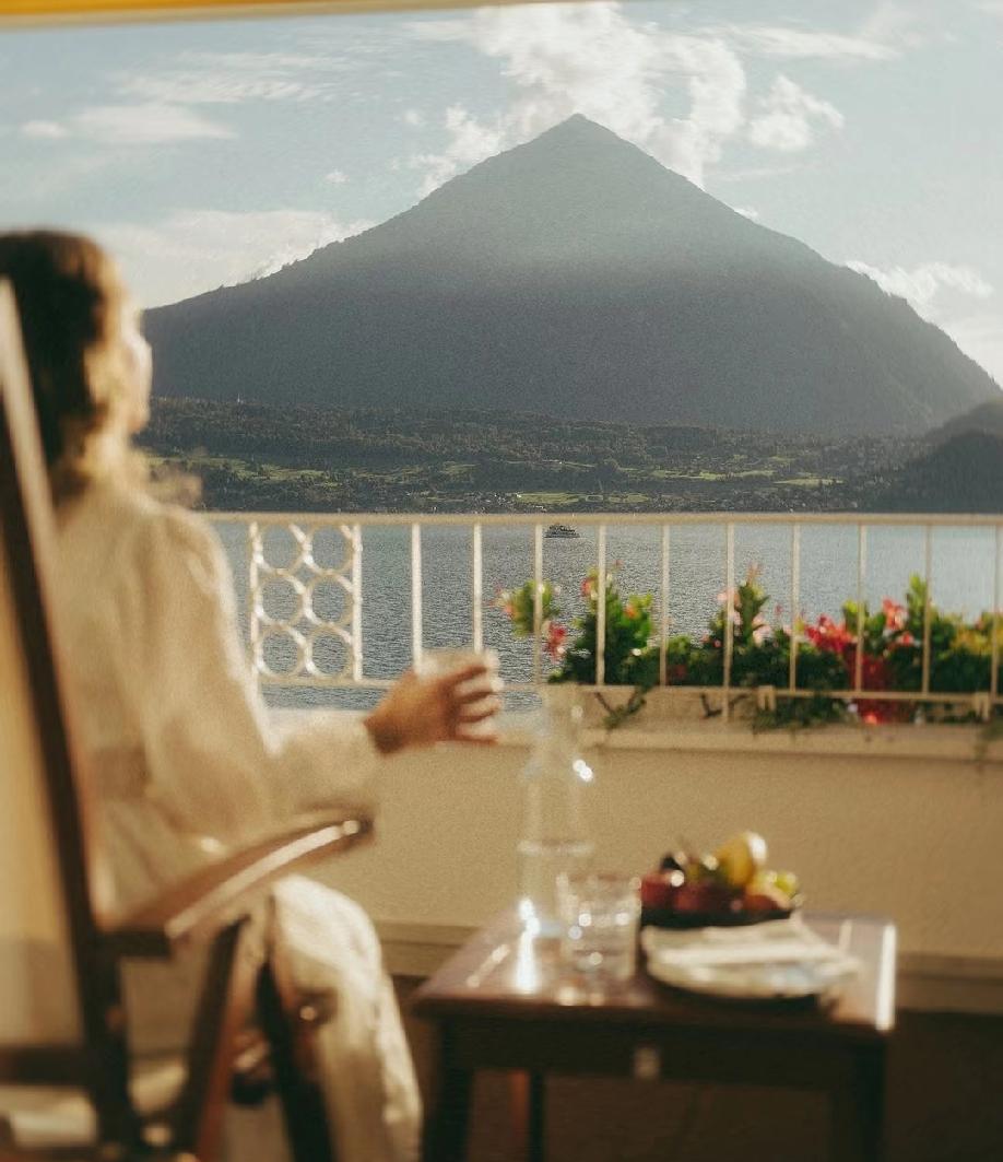 “新加入任何一个团体，都不要急着站队，先做好一个旁观者，你才能看到内部争斗的真相