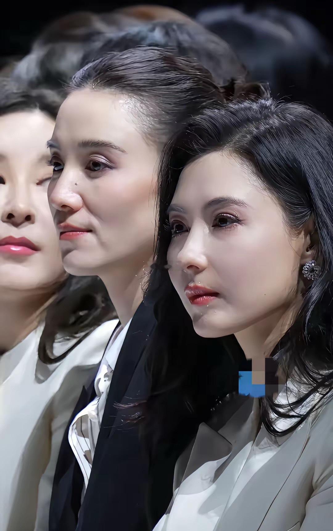 张柏芝这是怎么了，好好的底子非要动美美。第一眼看上去，居然看出何洁的感觉。​​