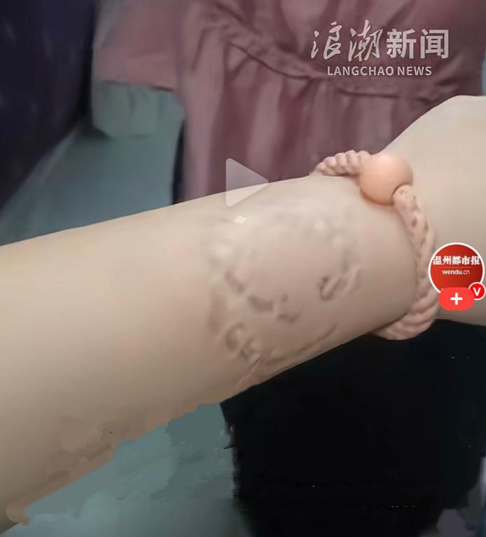 江苏李女士乘坐北京开往上海的列车出行，上车后她找到自己的卧铺下铺，结果发现自己的