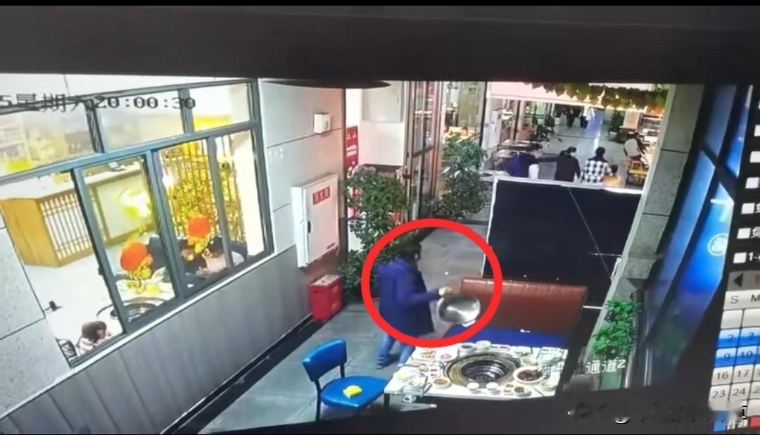 这事儿你究竟凭什么？原来我觉得离谱，直到听说重庆江津那家火锅店的遭遇。5个人吃