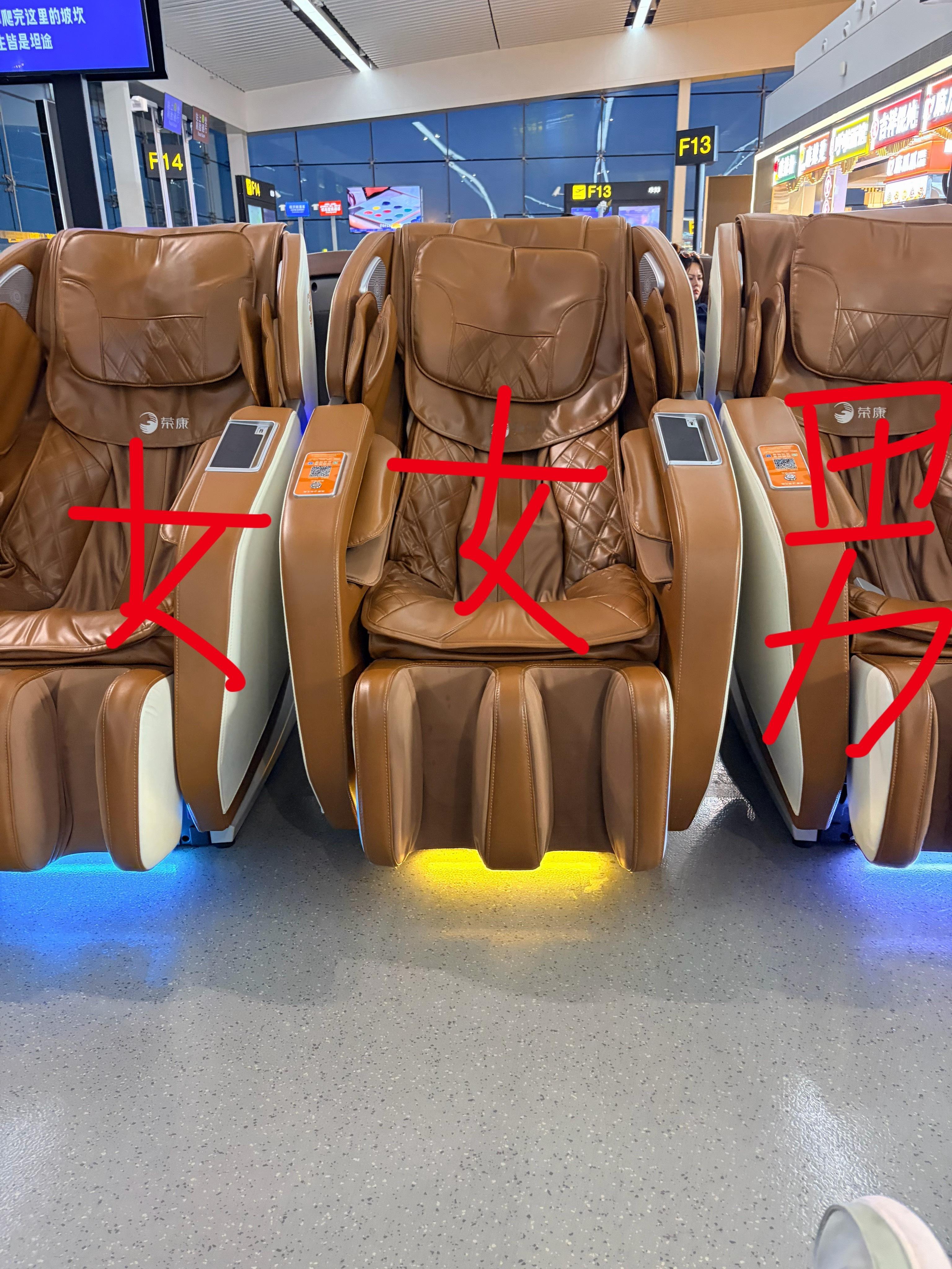 朋友，你见过搭讪被人拒绝的尴尬场面吗？刚在我一米之内亲眼见证，我都尴尬得有点想抠