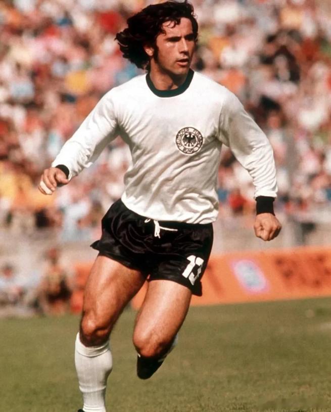 德国足坛历史五大前锋排名！大家认同吗？第五名克林斯曼：1990年世界杯、19