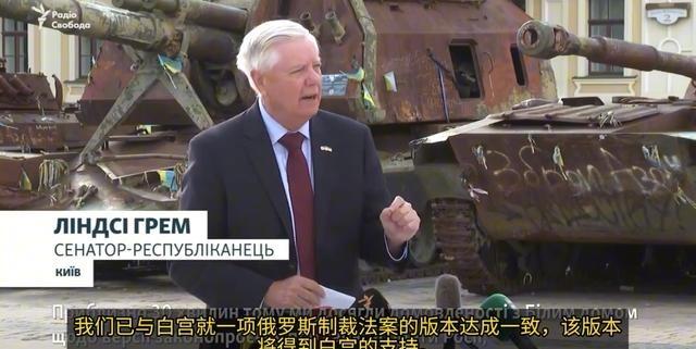 “被俄军导弹炸死了？美方鹰派议员突发身亡！”央视新闻在2026年7月12日的报道