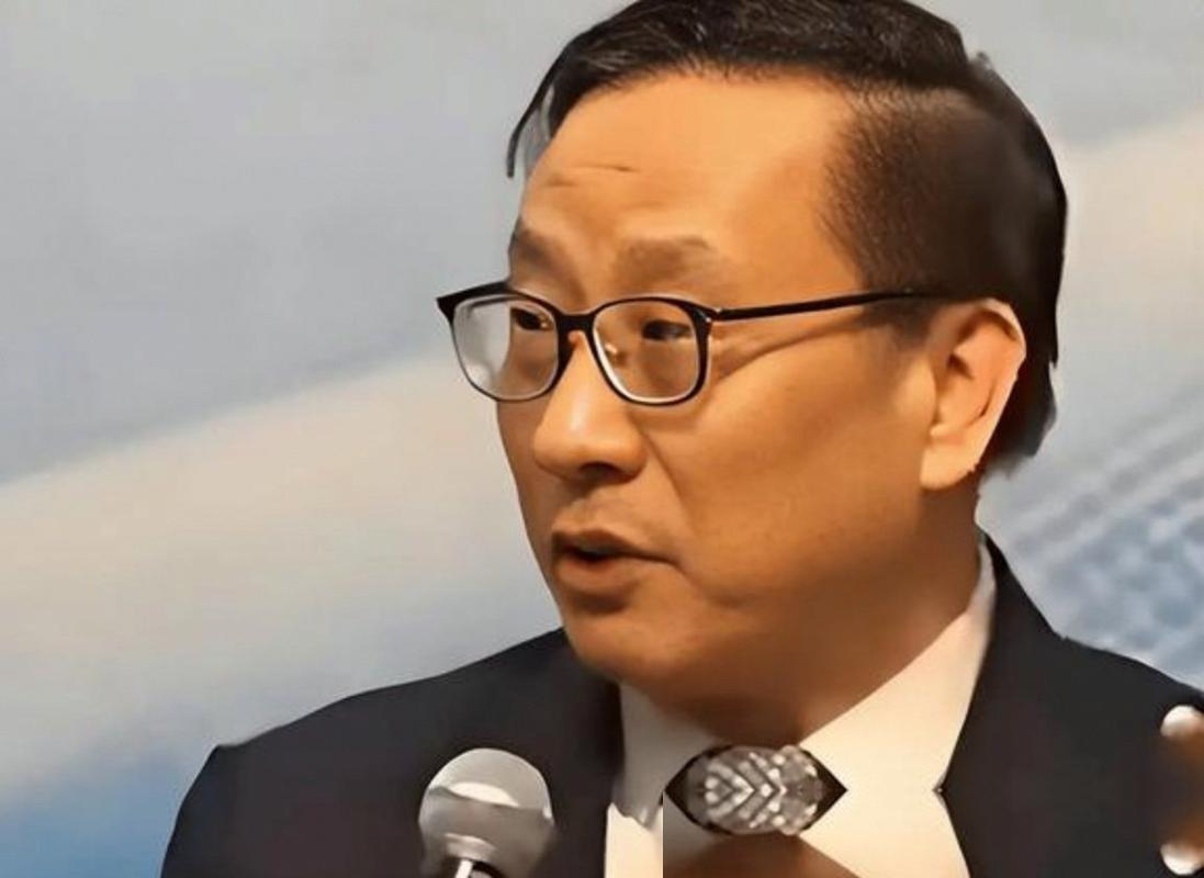 有些窗户纸，平时大家心照不宣，谁也不愿意去捅破，可高志凯这次偏偏就掀了底牌。他