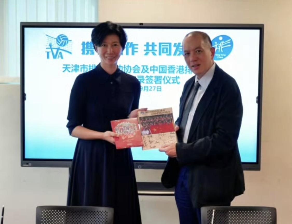 李珊悄悄干了一件大事！天津女排与中国香港排球总会签署战略合作，李珊亲自带队出访，