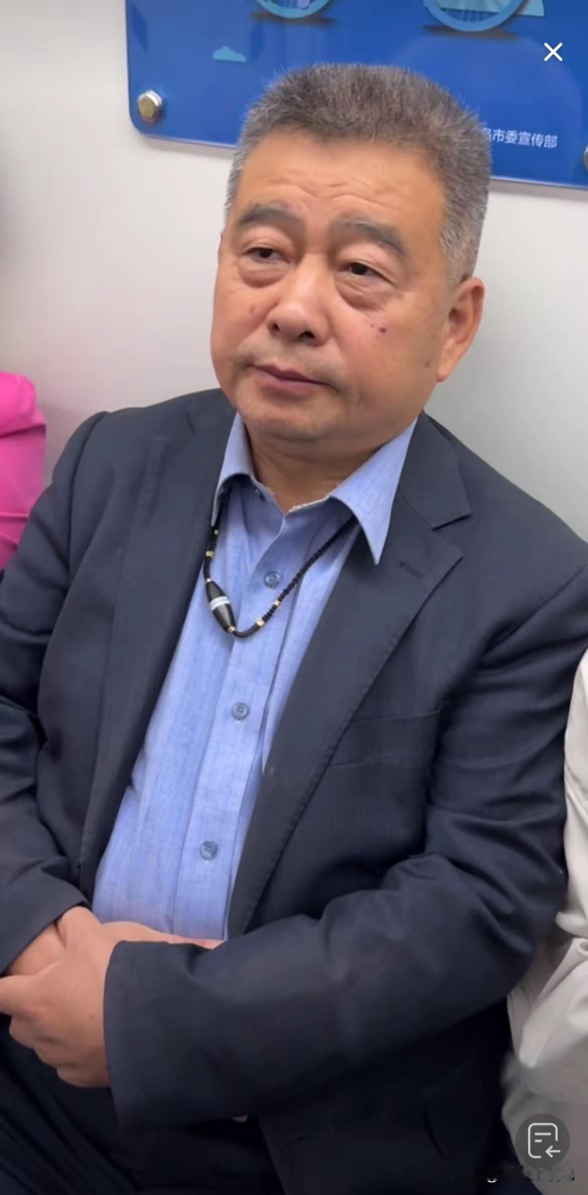 一看，大叔就不是普通人。