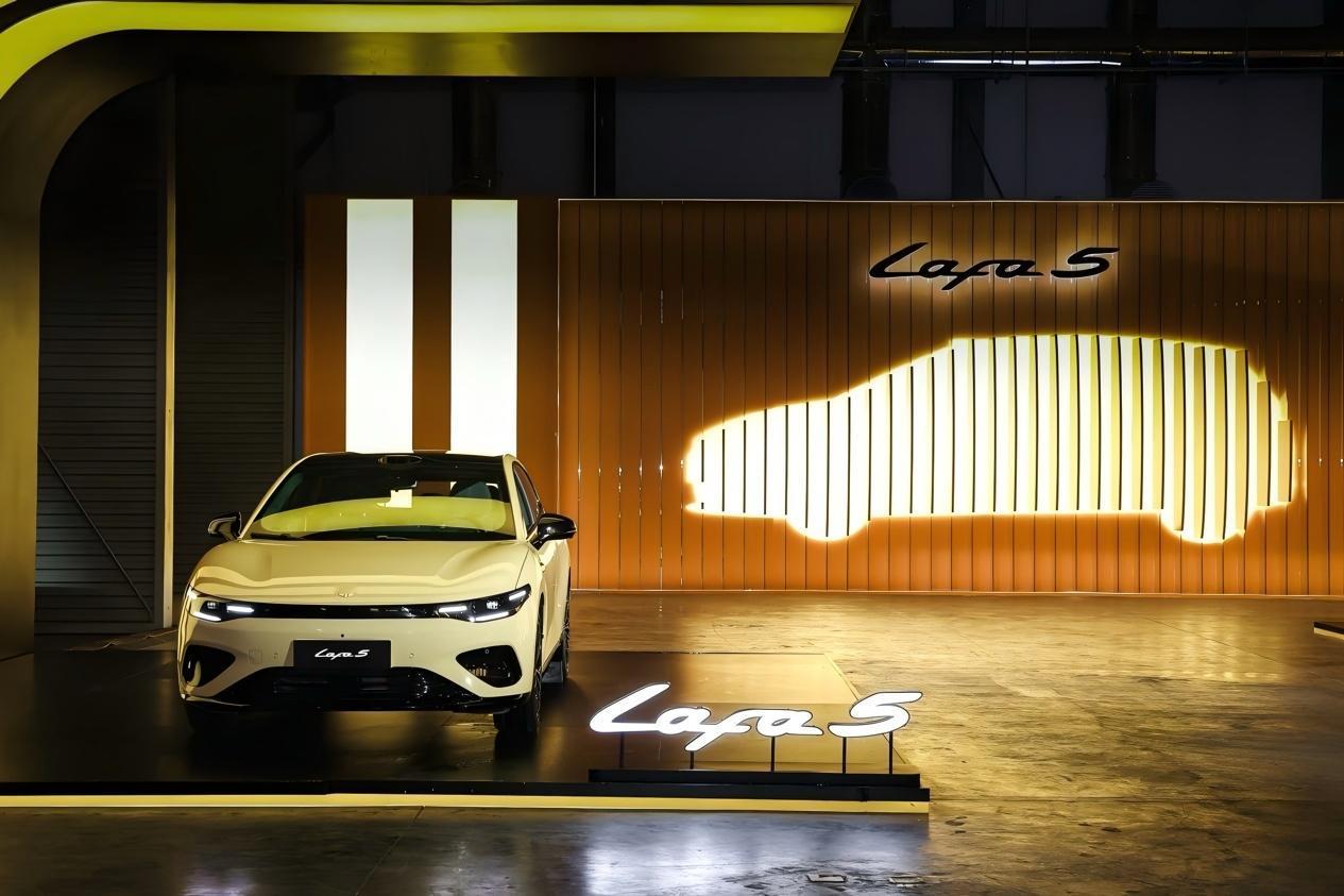 零跑Lafa5预售10.58万起，咱年轻人有更好地选择了？11月7日，零跑