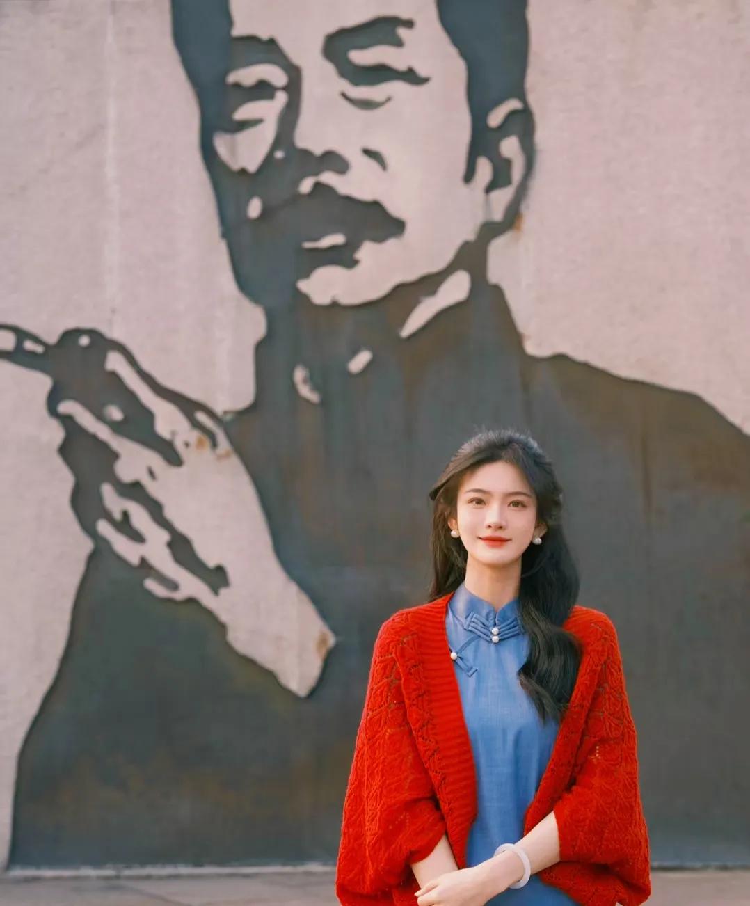 不支持我不吸烟，也闻不得烟味。我支持目前的室内禁烟——以前没这说法时，我就这