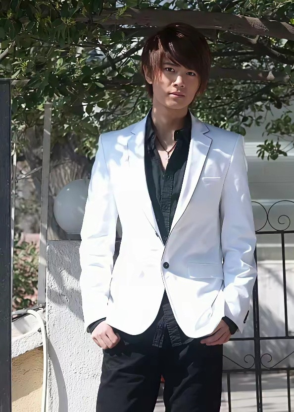 考古任嘉伦早期旧照，人家非过但是没有丑过！妥妥的美男子一枚啊