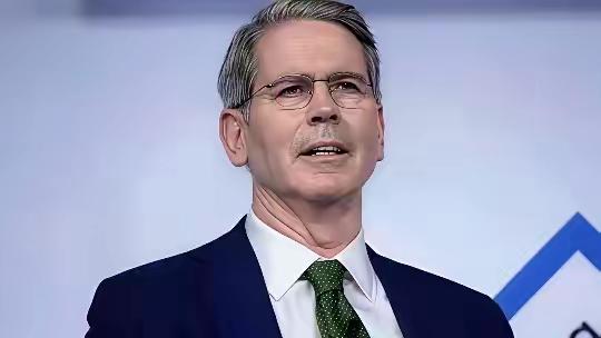 不让光刻机进中国，可以；把中国踢出国际空间站，可以；给中国电动车加100%的关税