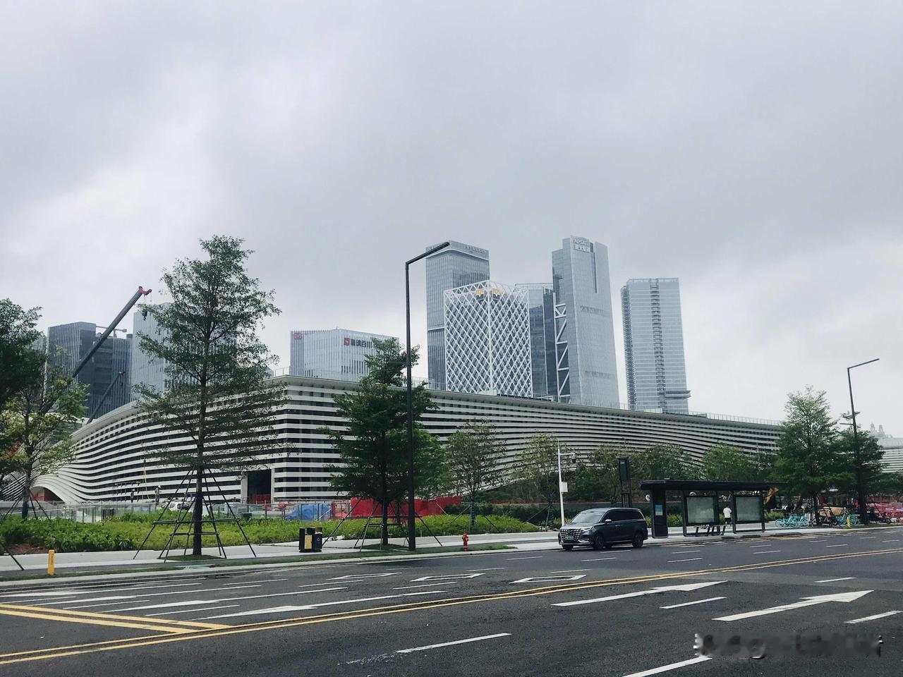 能让大名鼎鼎的顺德佬乖乖撤下招牌的地方算不算文化氛围好？如果欲问深圳哪里文化氛围