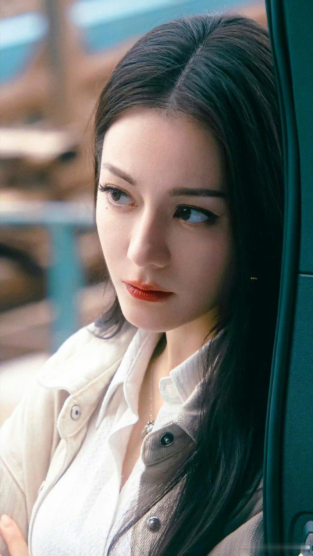 迪丽热巴有呼吸感的演技聂九罗在迪丽热巴的演绎下，挣脱了悬浮的桎梏。她的强悍不