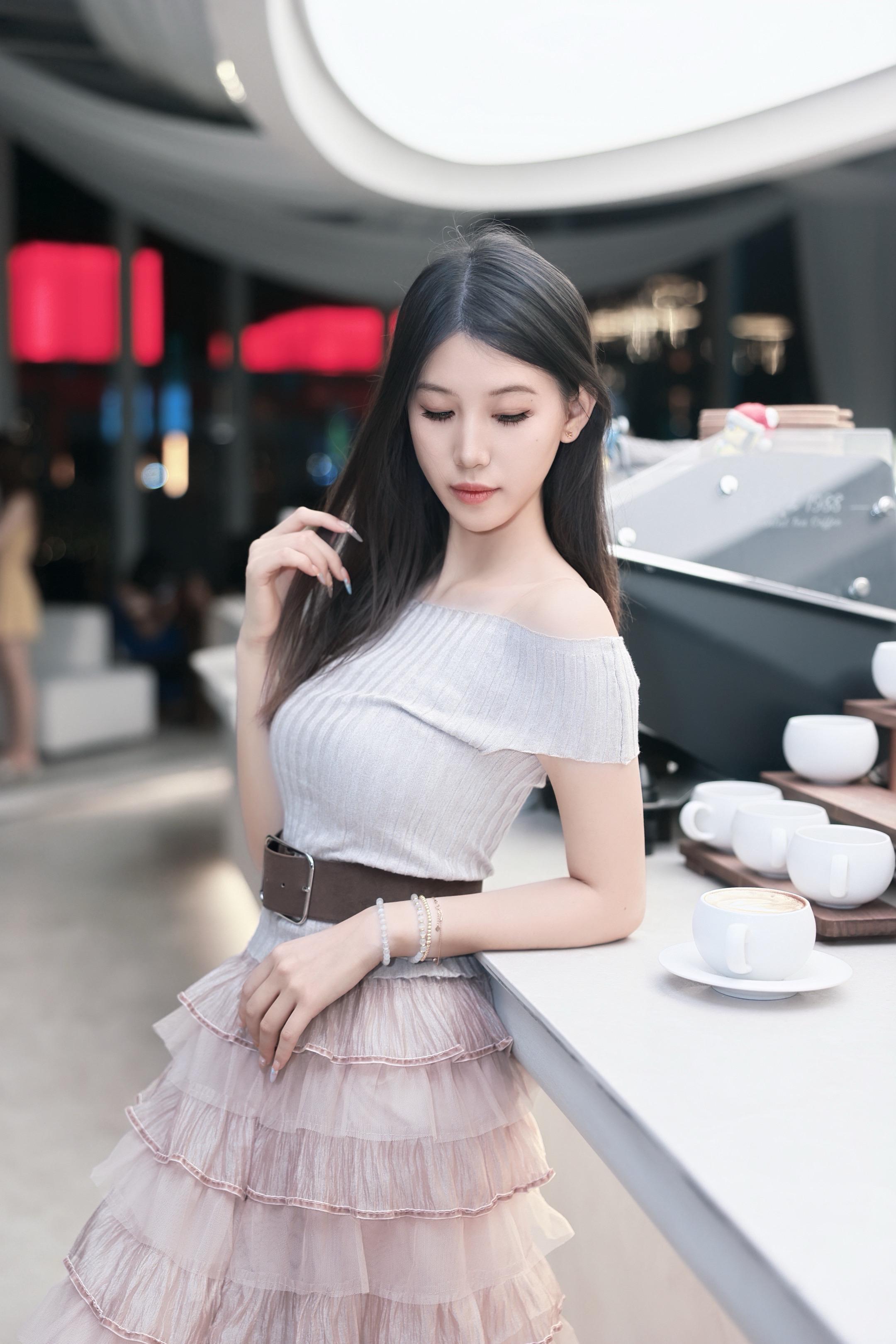 腰精已上线 御姐拍照姿势 身材你品你细细的品