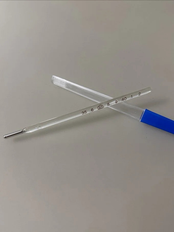 抢购水银体温计大可不必这玩意儿有啥好抢的现在各式各样的温度计有的是，额温枪，耳温