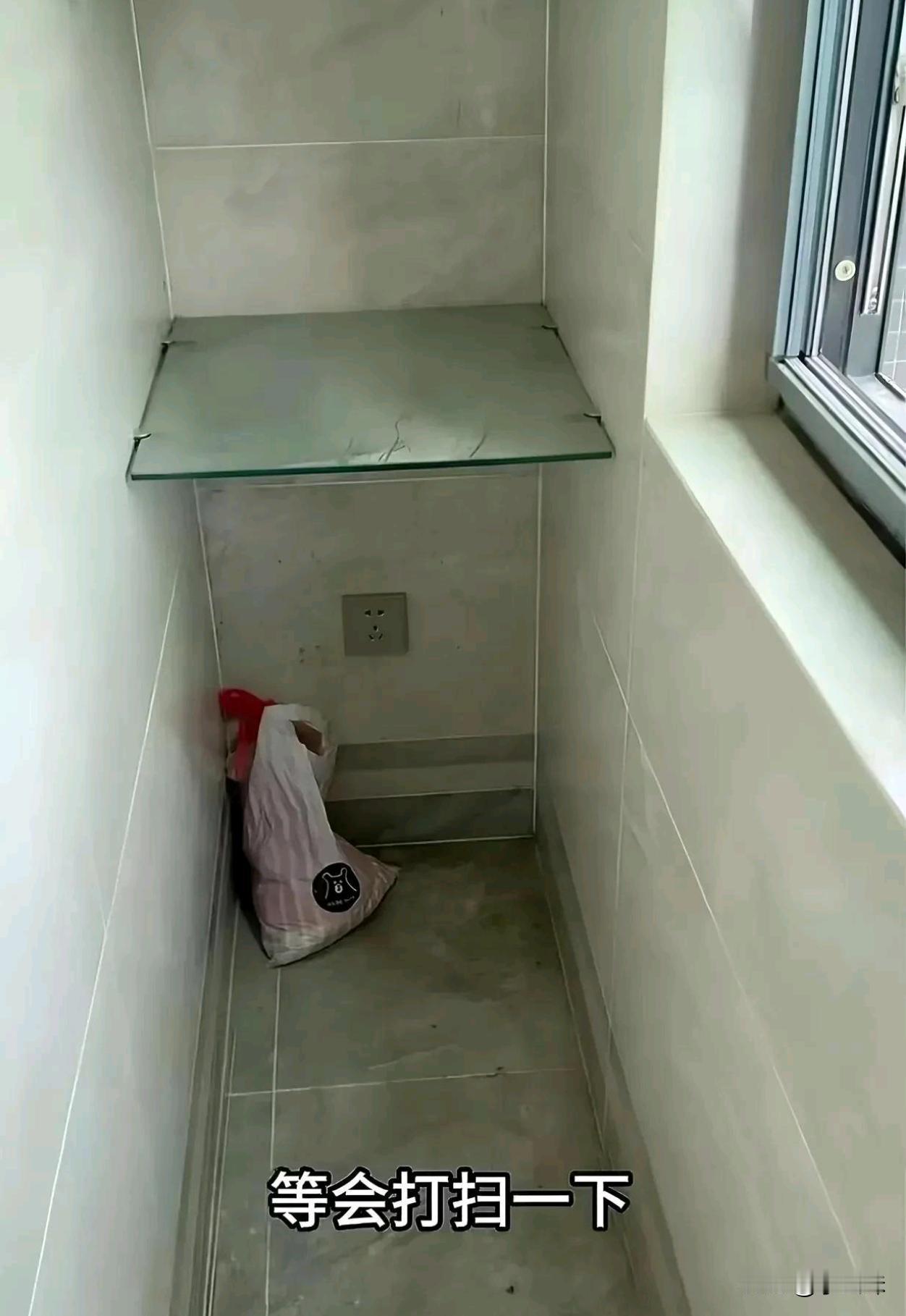 在上海，这样的房间五百一个月，都大把人抢着租！