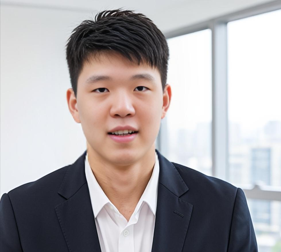 杨瀚森在IMG的训练馆,天没亮就进了门,走的时候灯还亮着。他不是来打酱油的,是