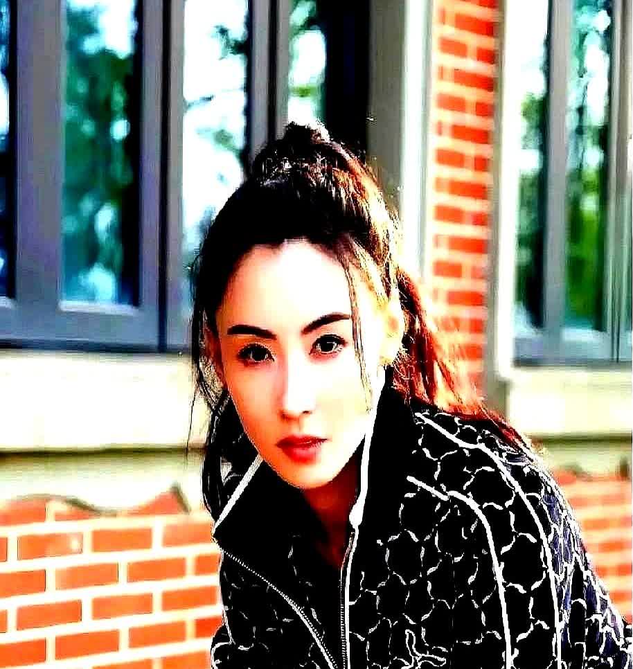 张柏芝最近被记者追问谢霆锋结婚的事，直接甩了句：