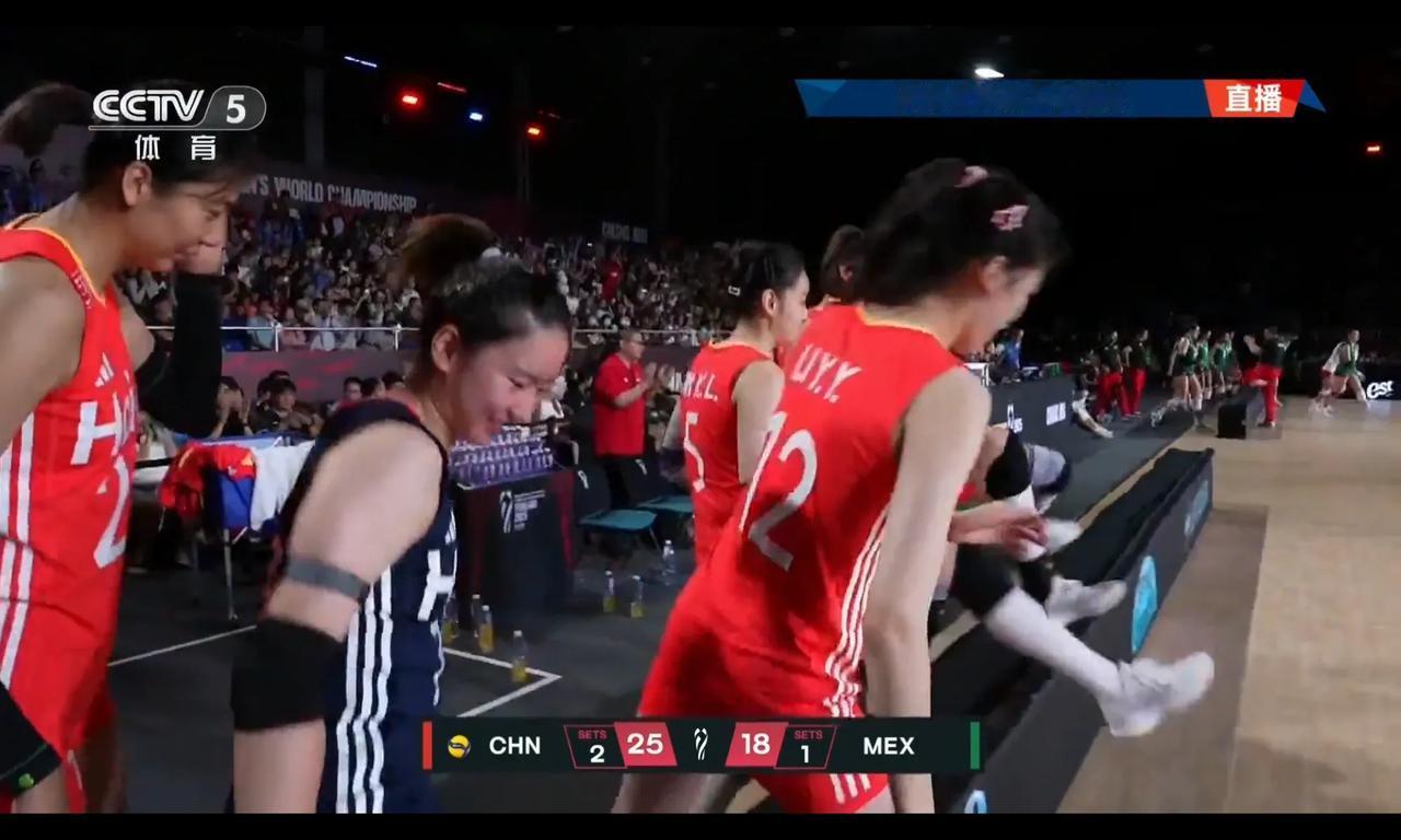 中国队3:1击败墨西哥女排，比赛打得不好看，对方进攻让我们尊重在第二局23: