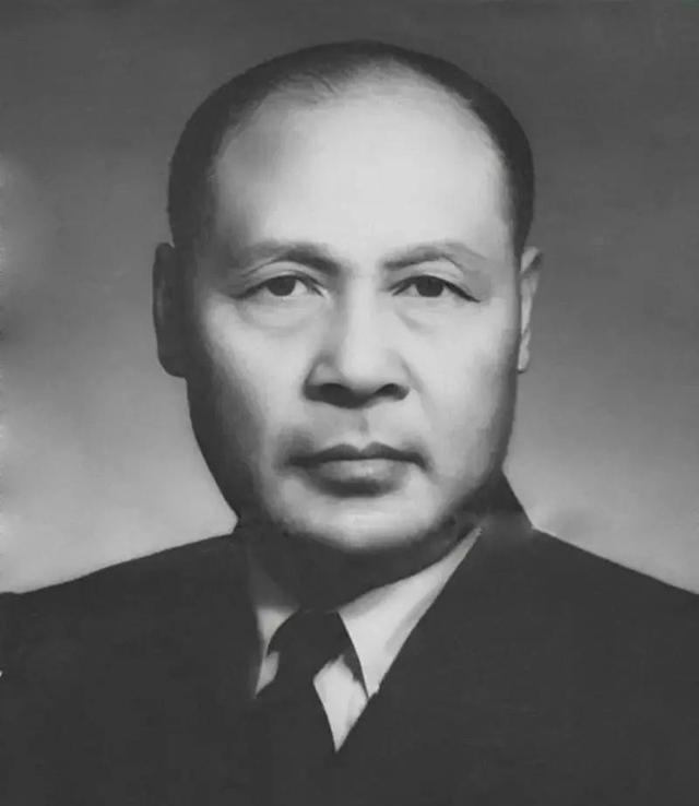 1949年10月1日，杀害我党300多条人命的杨虎，登上了天安门，参加开国大礼，