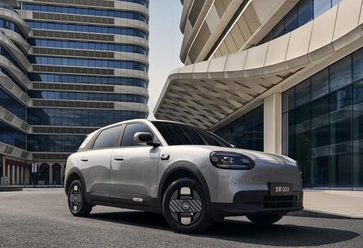 最近试了QQ3EV，就一句话：这车不像六万块的。不是说它多高级，而是坐进去开一