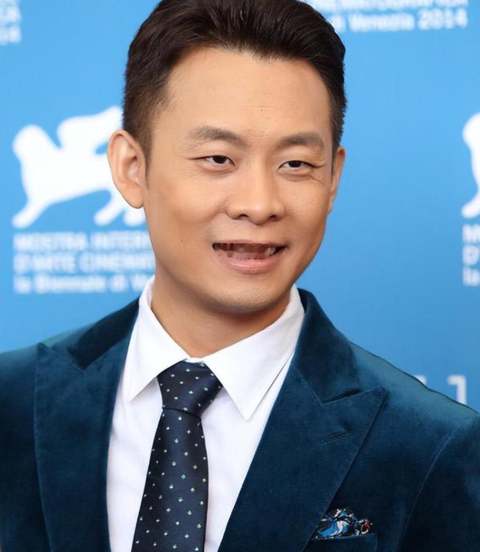 张译娶离异带娃大6岁女主持，婚姻19年，愿为她丁克终身娱乐