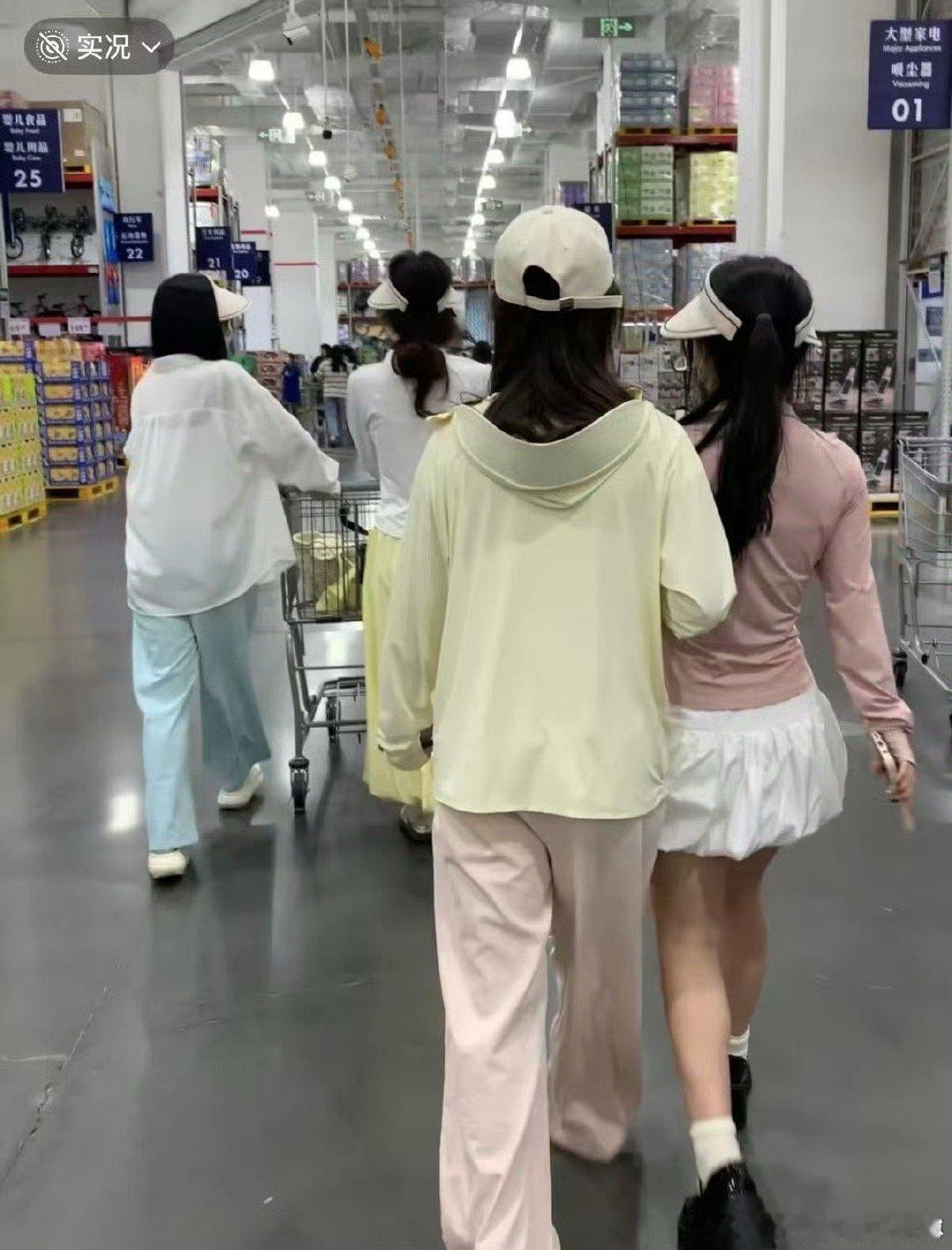 当代大学生走到哪哪就是秀场每一个人都能够分的展现出自己不一样的一面，而且如此自